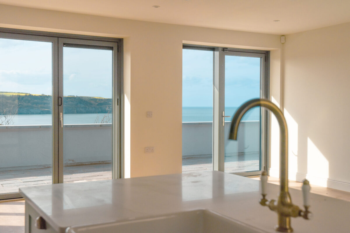 Saltmoore Coastal Villa -Kitchen, bifold doors Saltmoore Coastal Villa -Kitchen, bifold doors